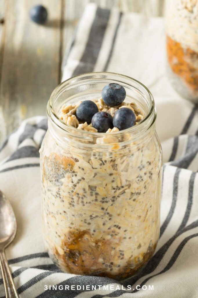 This Overnight Oats With Chia Seeds Makes The Perfect Filling Breakfast