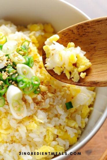 3-ingredient egg fried rice